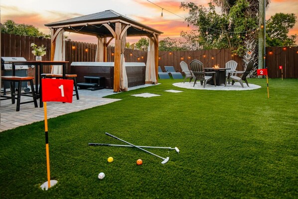 Outdoor dining - Brick Enclave with Mini Golf & SPA, 5mins to beach (Naples)