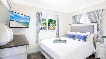 2 bedrooms, desk, iron/ironing board, travel crib