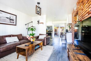 Televisión, chimenea