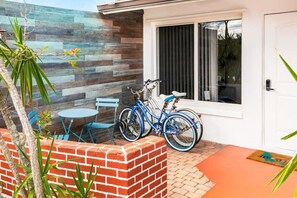 Exterior - Brick Enclave with Mini Golf & SPA, 5mins to beach (Naples)