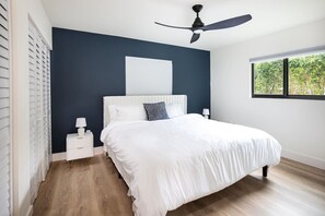 2 bedrooms, desk, iron/ironing board, travel crib