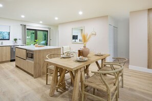 Dining - `The Boho Bliss` Lakeview Elegance 3miles Downtown (Naples)