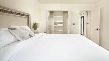 2 camere, una scrivania, ferro/asse da stiro, culla da viaggio