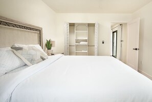 2 bedrooms, desk, iron/ironing board, travel crib