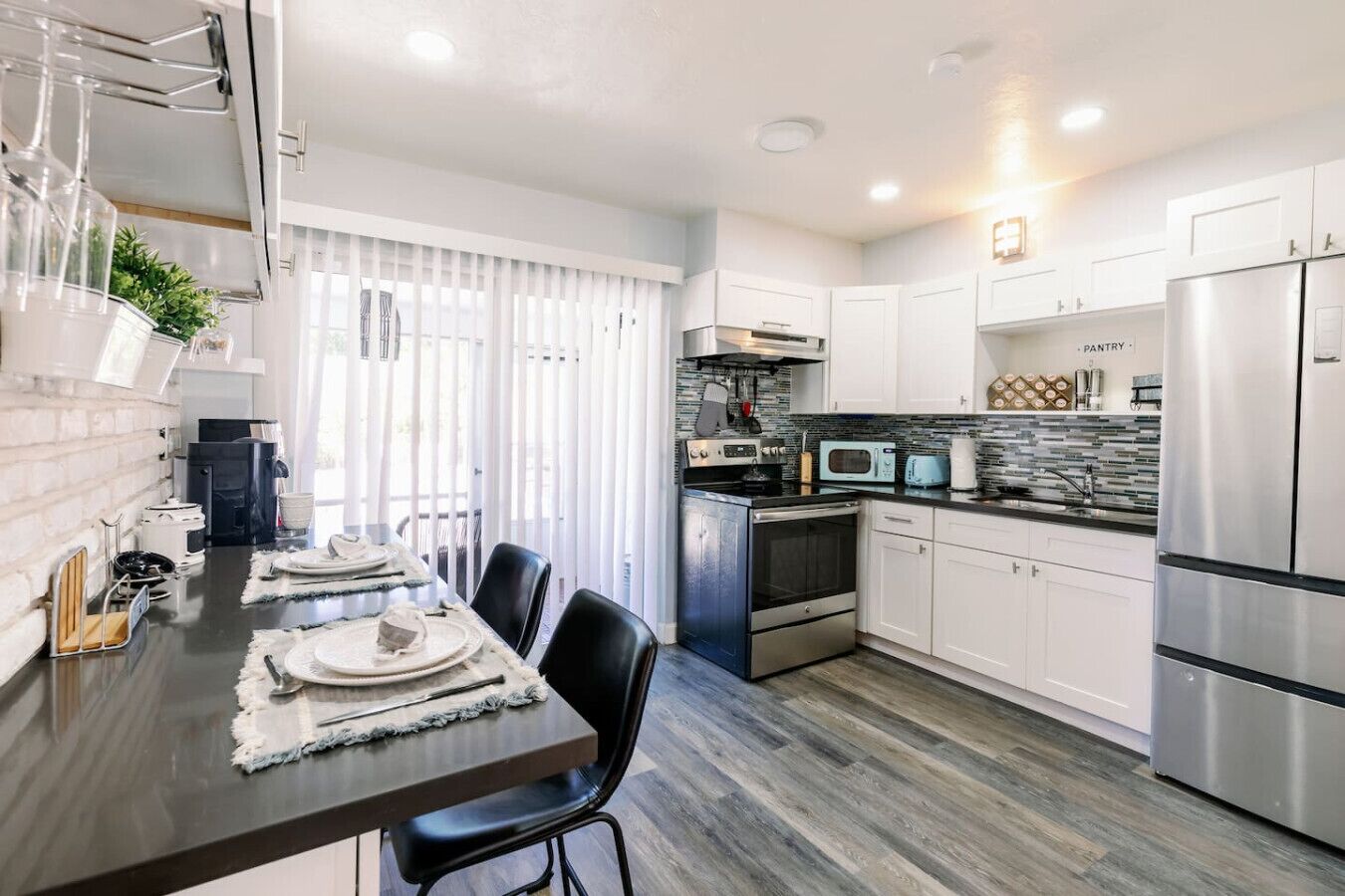 Refrigerador, microondas, horno, placa de cocina