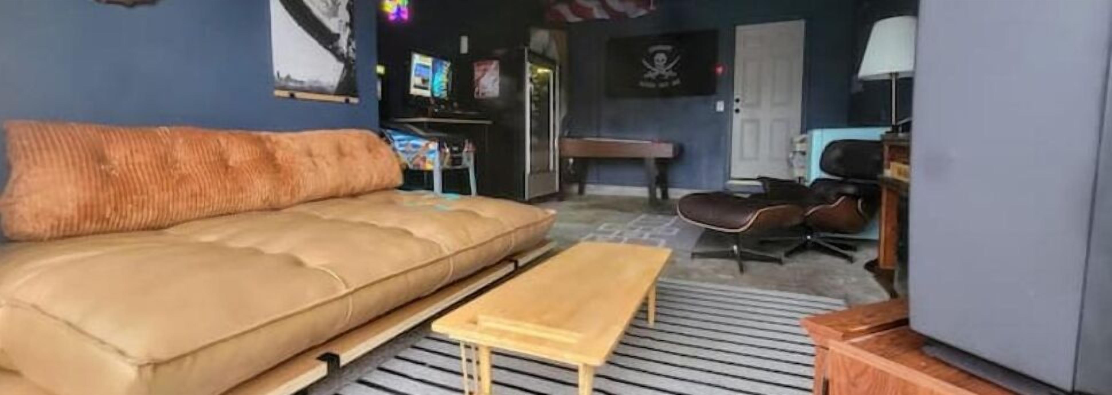 Downtown Designer Duplex Close To Beach! Spa Tub, Sunroom, Game Room, Ev & More! - Long Beach, WA
