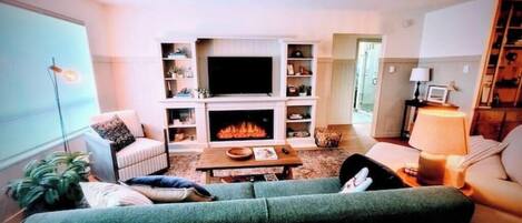 Smart-tv, eldstad, tv-spel och dvd-spelare