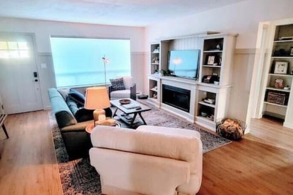 Smart TV, fireplace, video games, DVD player
