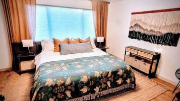 2 bedrooms, in-room safe, desk, iron/ironing board