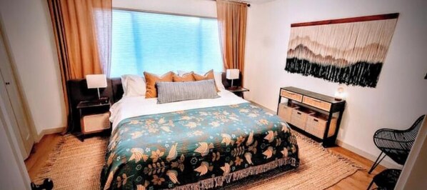 2 bedrooms, in-room safe, desk, iron/ironing board