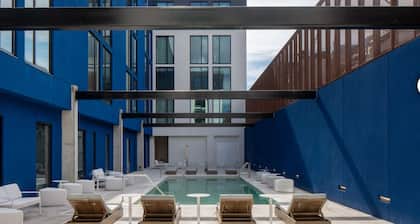 Luxury Pool View King Studio in Ybor, Tampa!