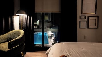 1 habitación, escritorio, tabla de planchar con plancha y wifi