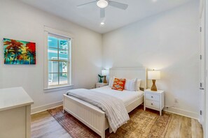 4 bedrooms, iron/ironing board, Internet, bed sheets - Gorgeous Palmilla getaway with on-site pool, golf and dining - steps to beach (Port Aransas)