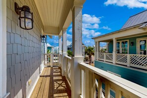 Property grounds - Gorgeous Palmilla getaway with on-site pool, golf and dining - steps to beach (Port Aransas)