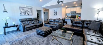 Modern Comfort. Sleeps 10. Perfect location, close to I-80 and sparkling clean!