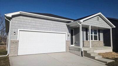 Modern Comfort. Sleeps 10. Perfect location, close to I-80 and sparkling clean!