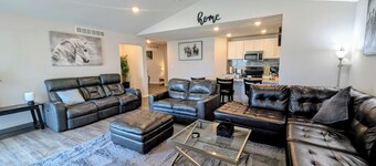 Modern Comfort. Sleeps 10. Perfect location, close to I-80 and sparkling clean!