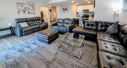 Modern Comfort. Sleeps 10. Perfect location, close to I-80 and sparkling clean!