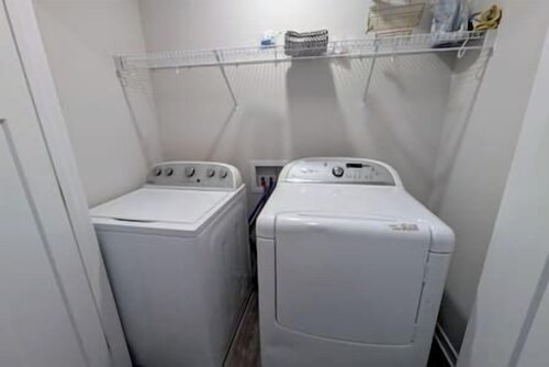 Sleeps 10, Perfect location, Comfortable and spotlessly clean!