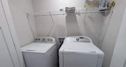 Sleeps 10, Perfect location, Comfortable and spotlessly clean!