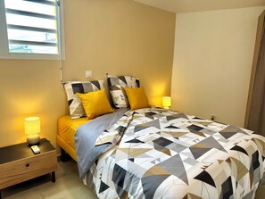 2 slaapkamers, een strijkplank/strijkijzer, reisbedje, wifi