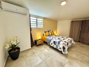 2 bedrooms, iron/ironing board, travel crib, WiFi - Comfort, sea & accessibility. PMR house, 3 min from Anse du Souffleur (Port-Louis)