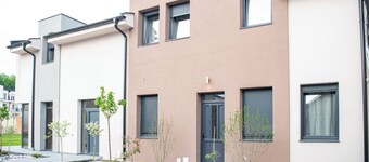 Elegant apartment with Balcony & Free Parking