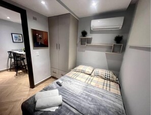 1 chambre, fer et planche à repasser, Wi-Fi, draps fournis