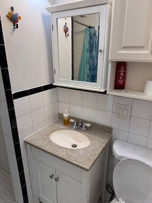 Handtücher, Seife, Toilettenpapier