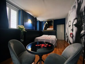 Junior-Dreibettzimmer, 1 Queen-Bett und Schlafsofa | Kostenloses WLAN