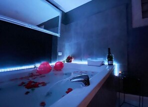 Quarto triplo júnior, 1 cama Queen e sofá-cama | Spa