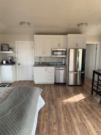 1 bedroom, WiFi, bed sheets. Calf Creek Cottage-Cozy home with amazing views!
