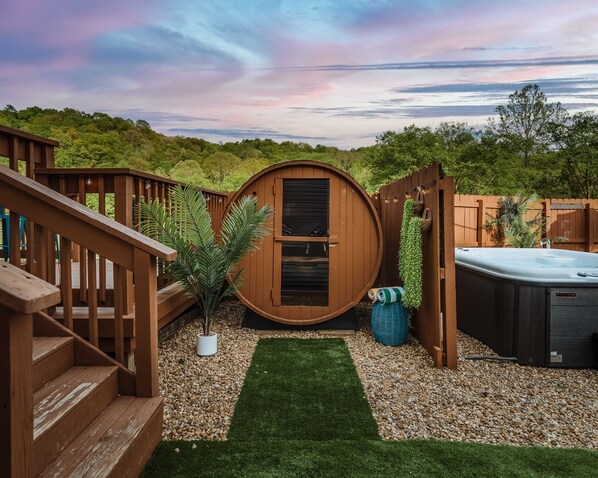 Outdoor spa tub