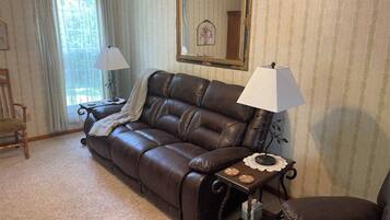 Televisor intel·ligent, llar de foc i futbolí