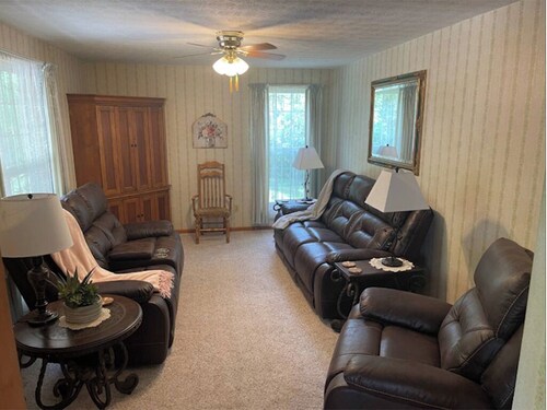 Sunset Place - 3-bedroom house in Waynesville Fort Leonard wood - Pool Table
