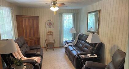 Sunset Place - 3-bedroom house in Waynesville Fort Leonard wood - Pool Table