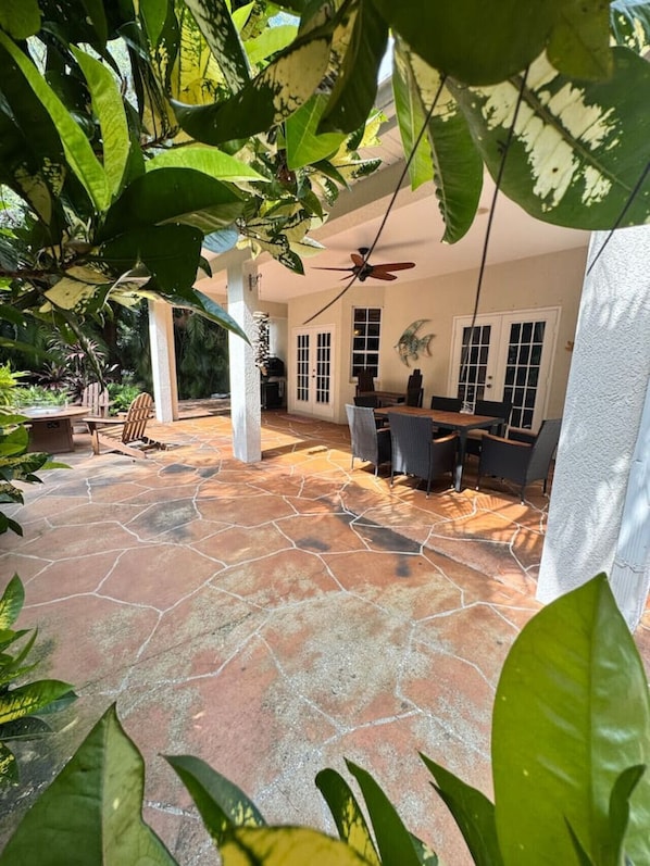 Outdoor dining