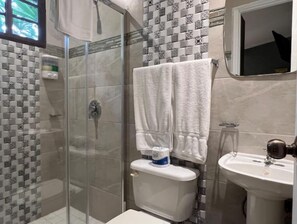 Handtücher, Seife, Toilettenpapier