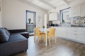 Interior - House with garden near the sea (Il Patio sul Mare) (Marsala)