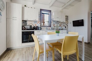 Fridge, microwave, oven, electric kettle - House with garden near the sea (Il Patio sul Mare) (Marsala)
