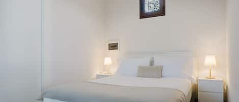 1 Schlafzimmer, BĂŒgeleisen/BĂŒgelbrett, kostenloses WLAN, BettwĂ€sche