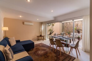 Apartment, Smoking