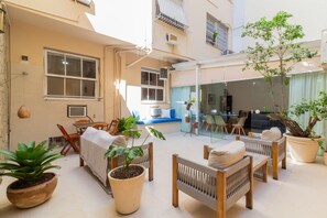 Apartment, Smoking