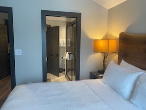 3 chambres, fer et planche à repasser, Wi-Fi, draps fournis