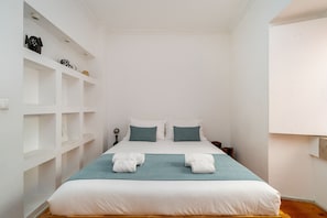 3 bedrooms, in-room safe, desk, iron/ironing board
