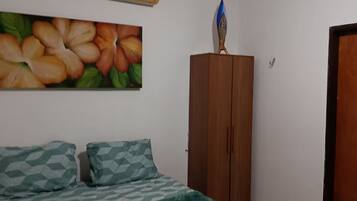 2 slaapkamers, een strijkplank/strijkijzer, wifi, beddengoed