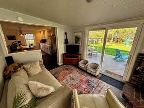Living area - Maine Family Getaway in charming Cape Elizabeth with AC, WiFi, Big Backyard (Cape Elizabeth)