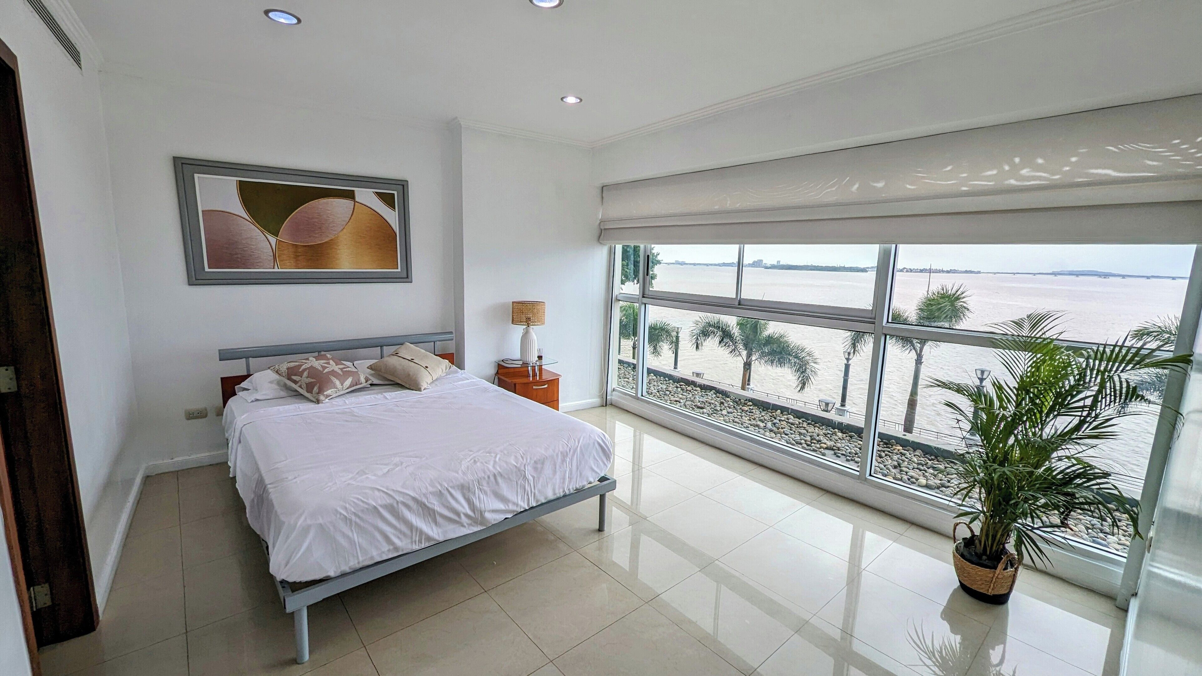 2 室のベッドルーム、アイロン / アイロン台、WiFi (無料)、車椅子でアクセスできる設備