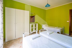 2 bedrooms, WiFi, bed sheets