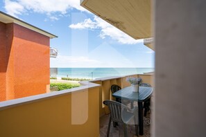 Outdoor dining - Homiday - Via XXV Aprile Int. 6 (Pineto)